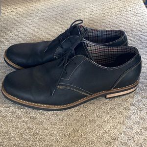 Men’s Penguin dress shoe